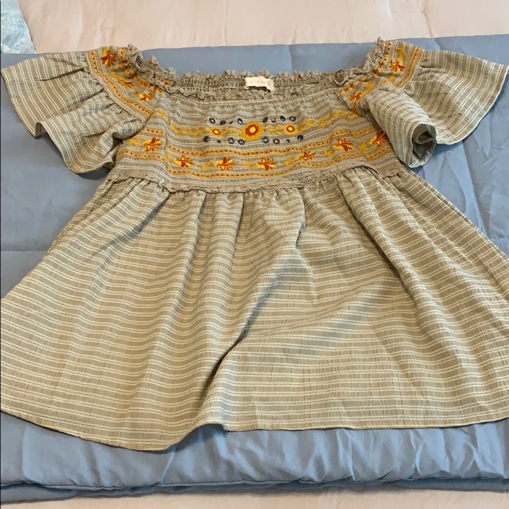 Off the shoulder Altar’d State top